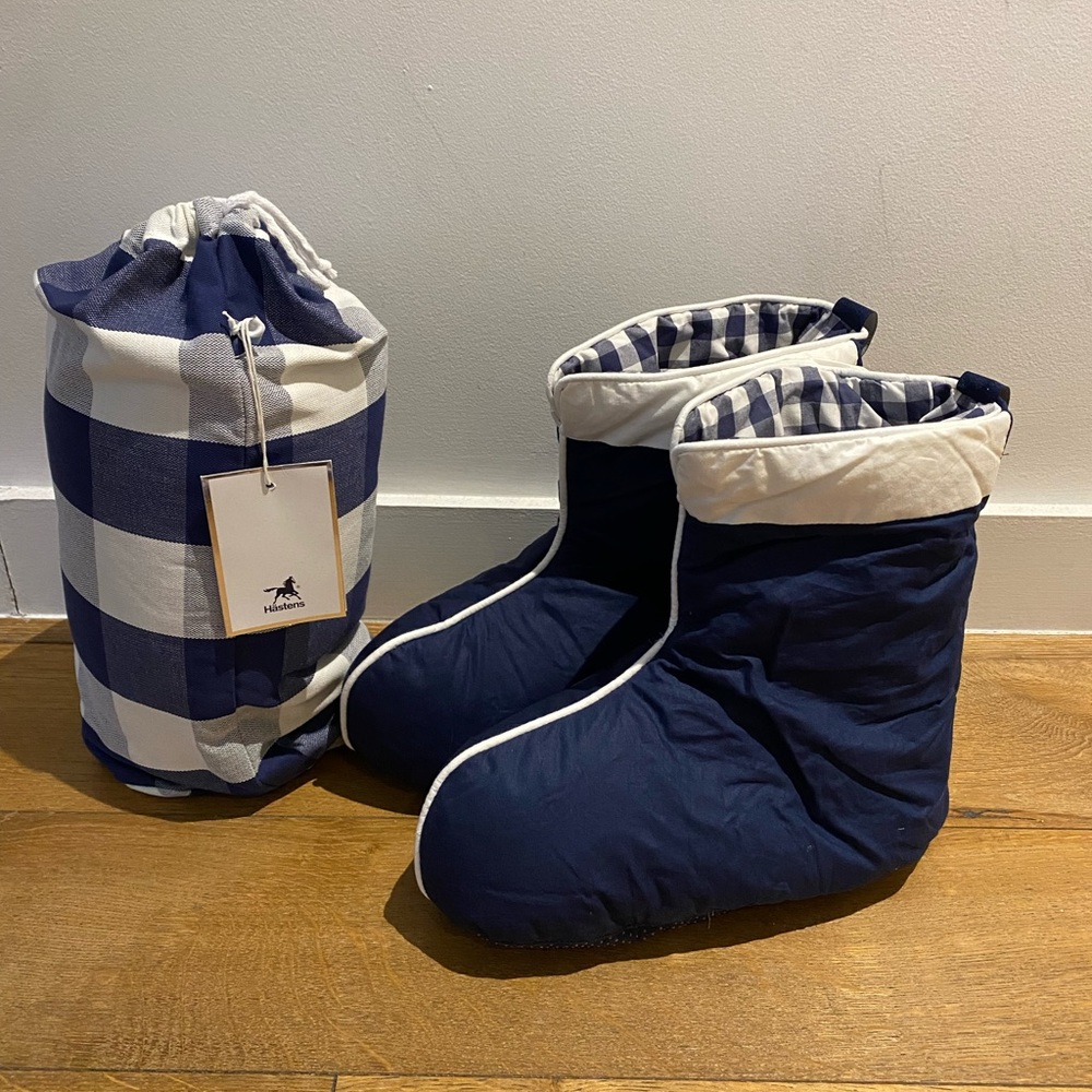 *BRAND NEW* Hastens down slipper boots (for indoors)